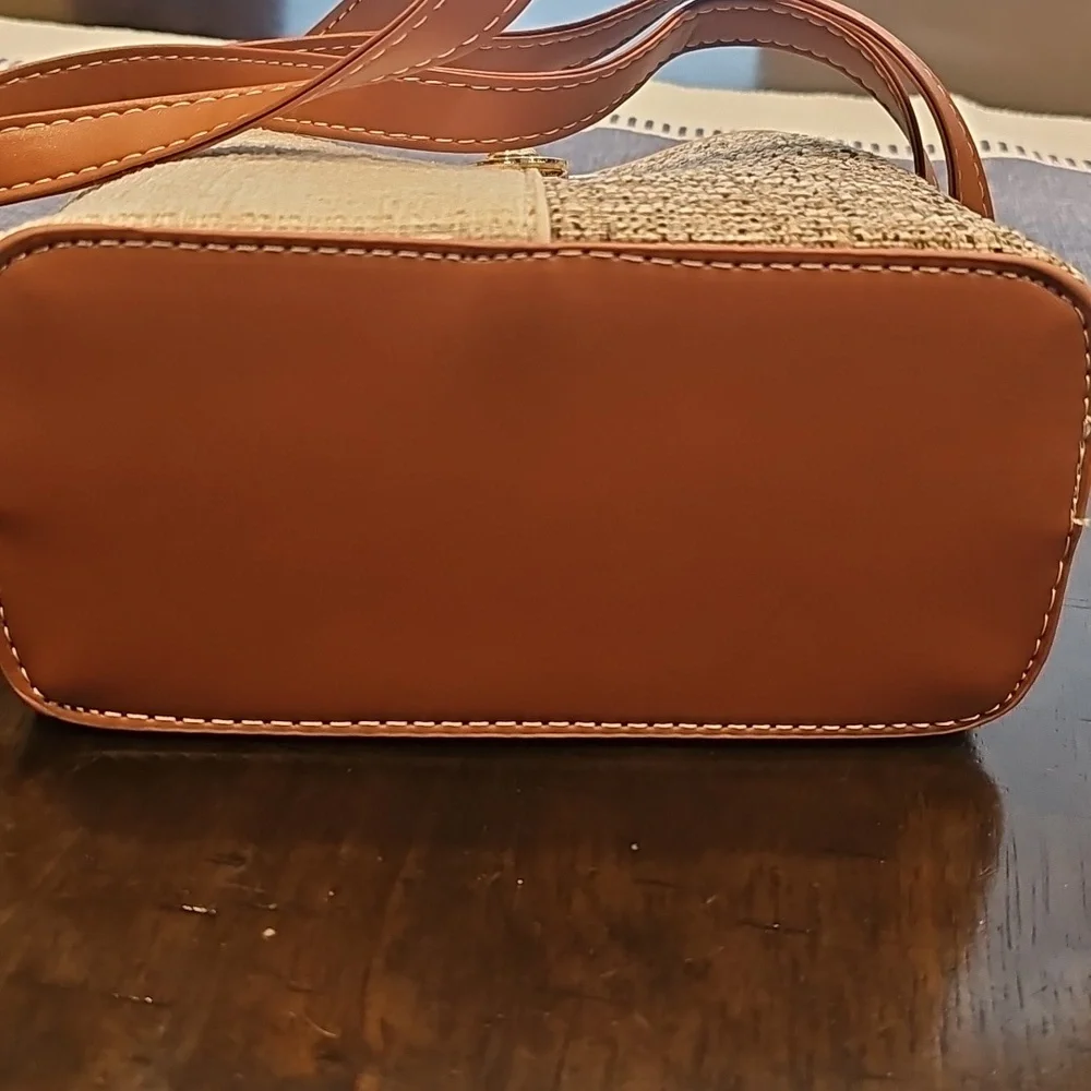 Woman's Crossbody Bucket Bag